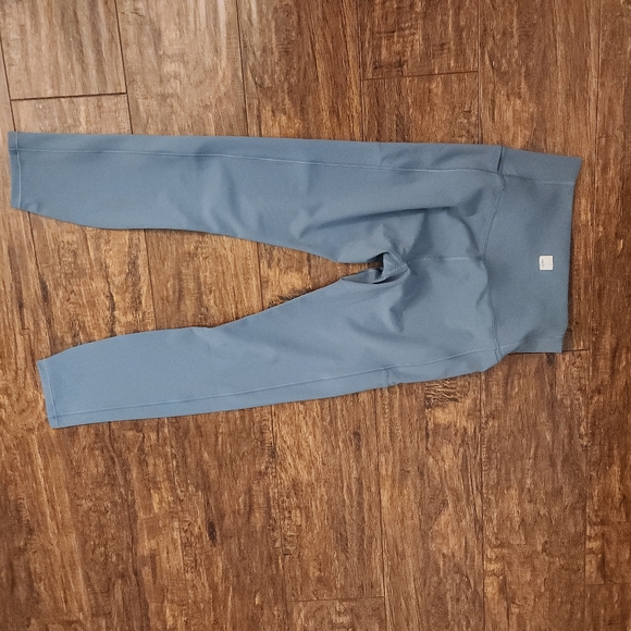 OFFER! Vuori Studio Pocket Legging - Picture 6 of 7